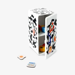 Locker as retro fridge with food icon magnets