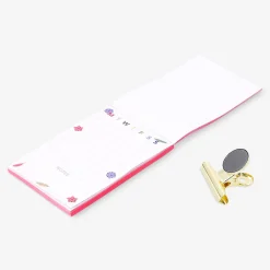 Notepad with magnetic clip