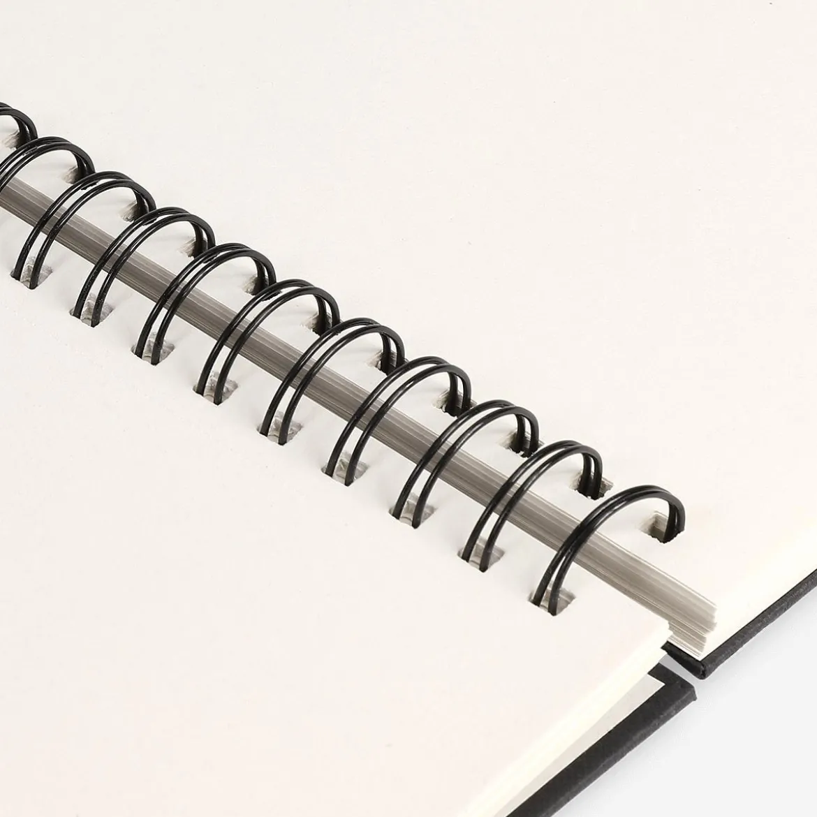 Sketchbook with 80 pages - 30.5x36.6 cm